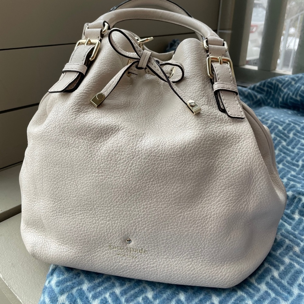 Kate spade bucket bag in cream